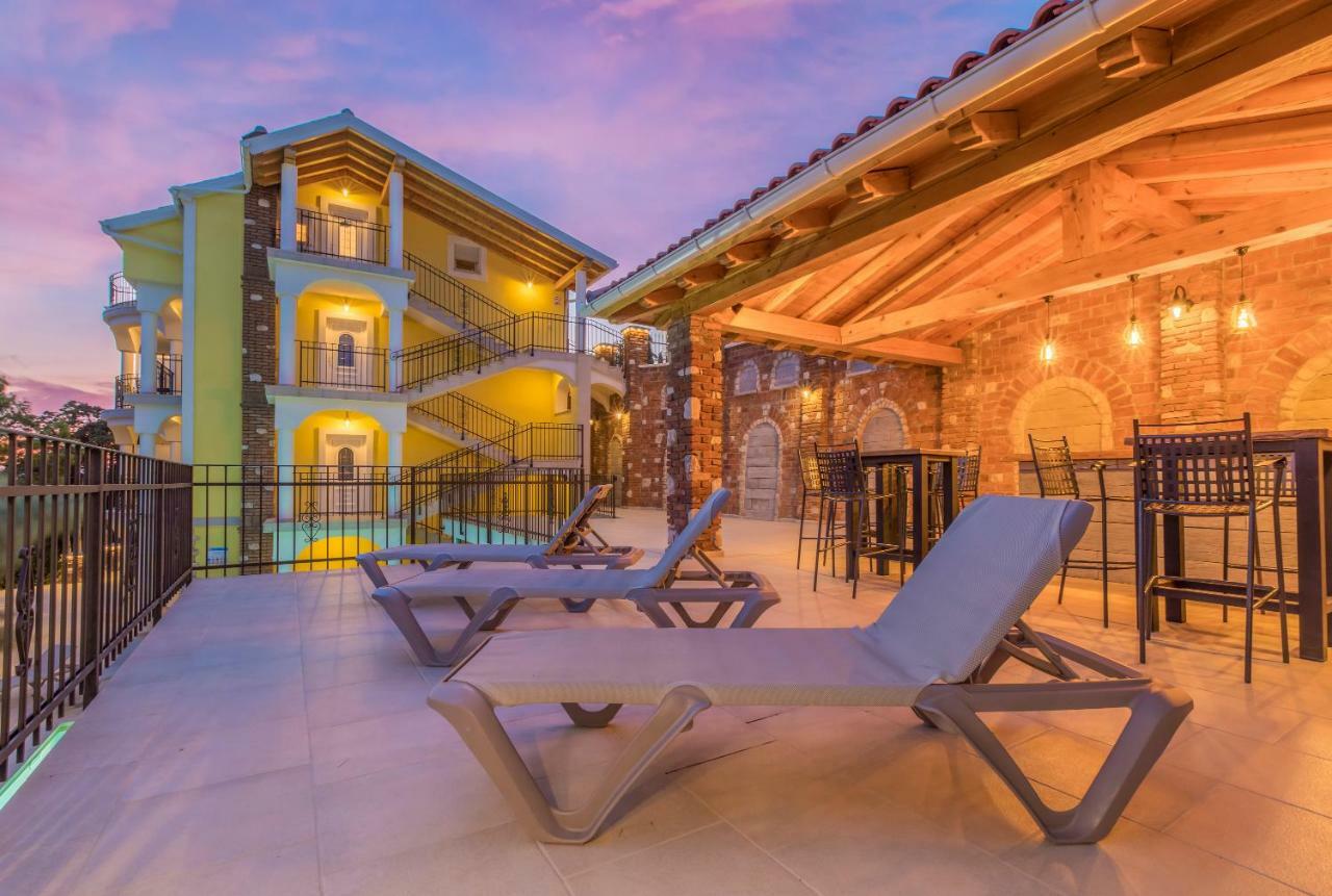 Palace Paulina Luxury Residence Novi Vinodolski Exteriör bild